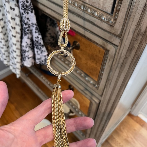 Beautiful Cach’e Navy Suit with matching pencil suit w/gold necklace. - Picture 14 of 15